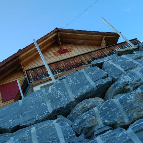 vue du chalet depuis le chemin des Noisettes - view of chalet from road