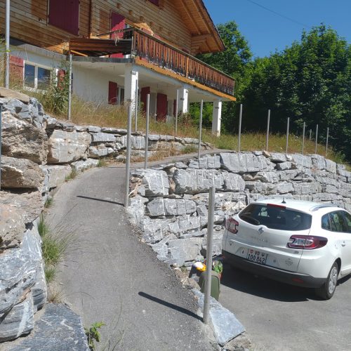 place de parc et chemin d'accès - parking and access by foot