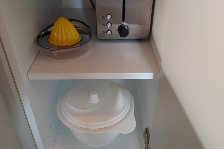 presse-agrume + toaster + essoreuse à salade / juicer + toaster + salad spinner