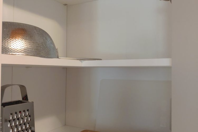râpe polyvalente + passoire + planche à pain + grands couteaux / multi-purpose grater + colander + bread board + large knives