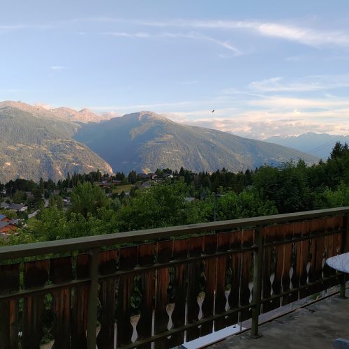 terrasse avec vue sur la vallée - terrace with view on the valley