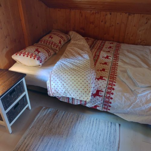 chambre N°4 avec canapé lit ouvert - bedroom N° 4 with sofa bed dressed