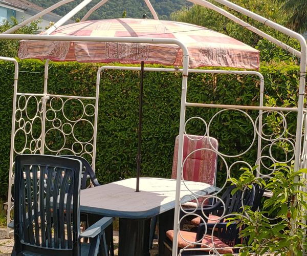 si la météo le permet, les coussins et parasol qui vont avec