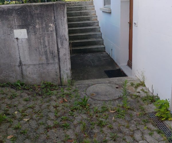 les escaliers qui montent vers votre "camp"